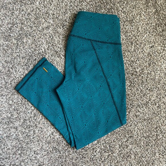 Lucy PerfectCore Collection Capri Yoga Workout Legging, Size Small, Teal/Black - Picture 10 of 10